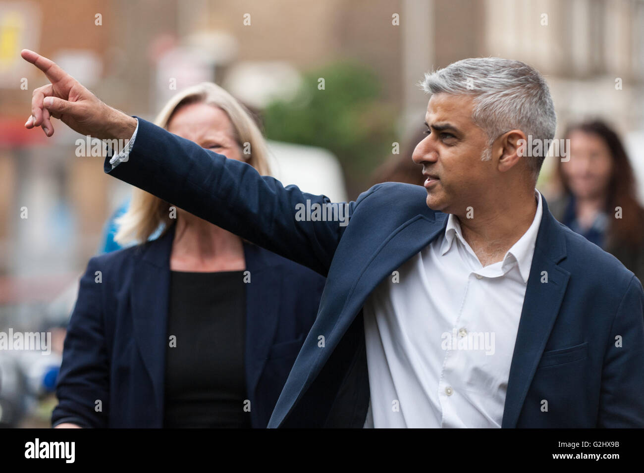London, UK.  1 June 2016.  Sadiq Khan, Mayor London, visits an Age UK inter-generational volunteering event in Southwark as he launches Volunteers' Week, pledging to make social integration a 'core' priority in his administration. Credit:  Stephen Chung / Alamy Live News Stock Photo