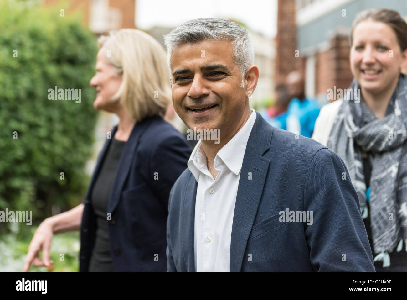 London, UK.  1 June 2016.  Sadiq Khan, Mayor London, visits an Age UK inter-generational volunteering event in Southwark as he launches Volunteers' Week, pledging to make social integration a 'core' priority in his administration. Credit:  Stephen Chung / Alamy Live News Stock Photo