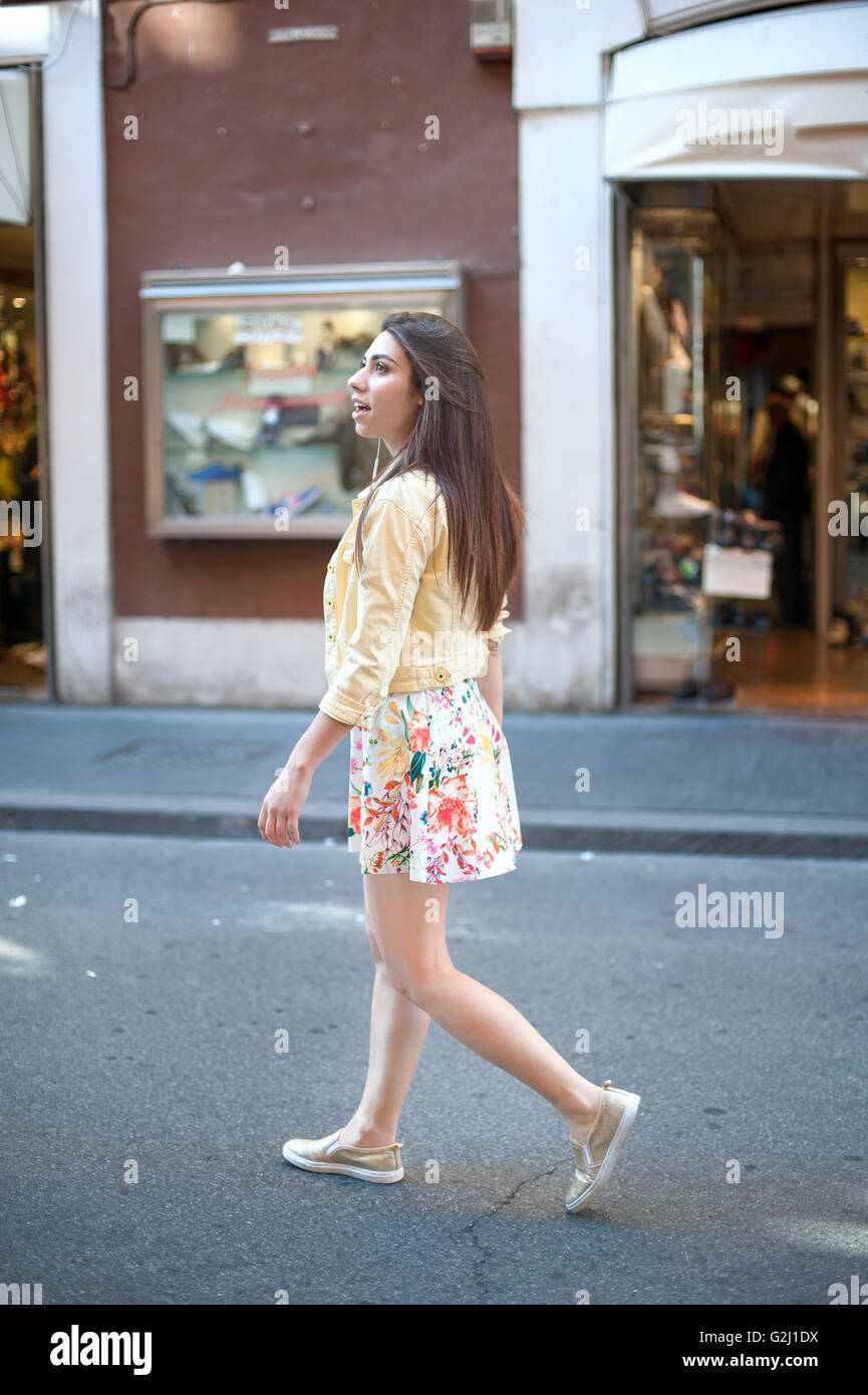 Young pretty woman walking in the city in summer looking around for shopping Stock Photo