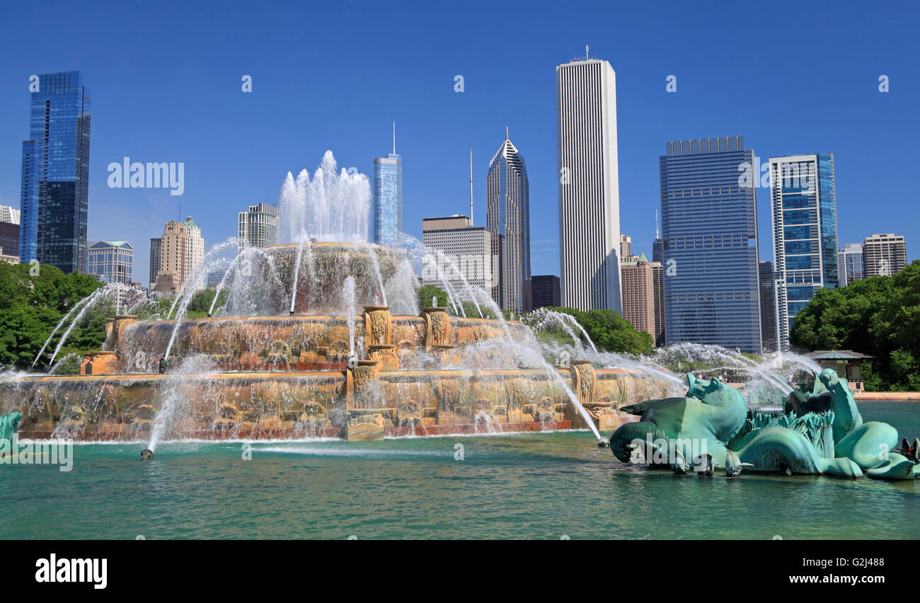 Chicago skyline and Buckingham Fountain Stock Photo