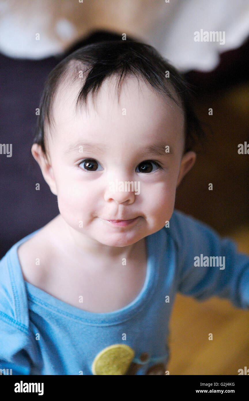 Baby girl 6 11 months smiling hi-res stock photography and images - Alamy