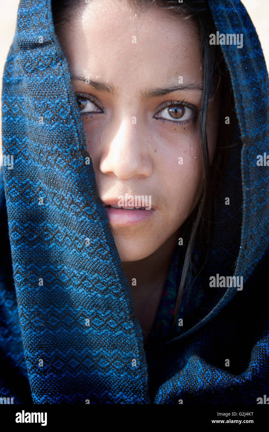 how to cover head with shawl