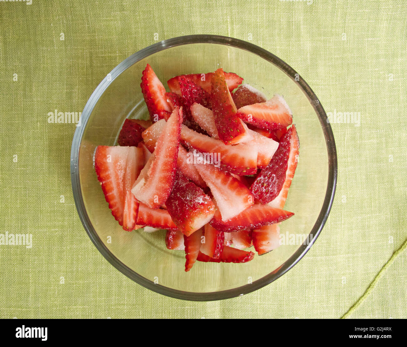 Strawberries with sugar hi-res stock photography and images - Alamy