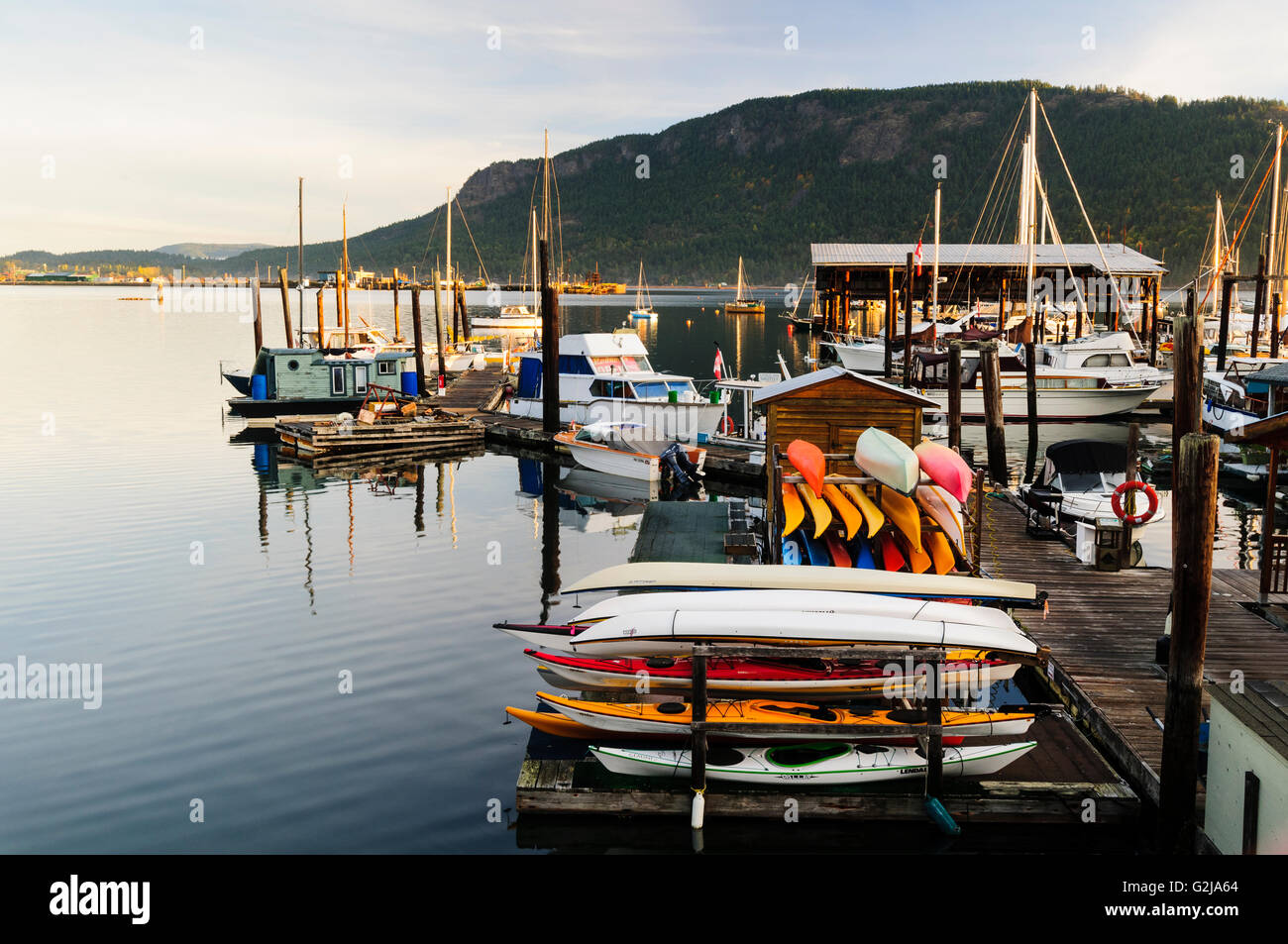 Kayaks, boats and float homes in Cowichan Bay near Duncan, British Columbia Stock Photo