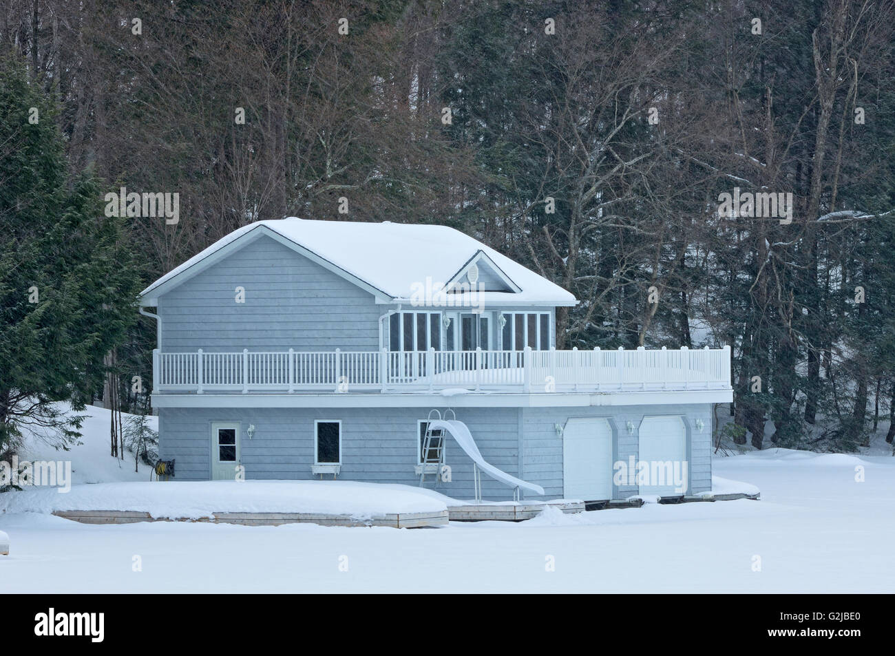Cottage in winter, Muskoka Country, Ontario, Canada Stock Photo Alamy