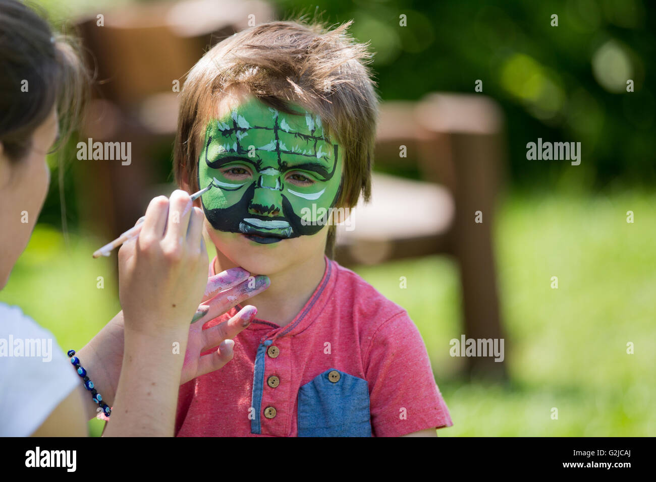 Face painting child outdoors hi-res stock photography and images - Alamy