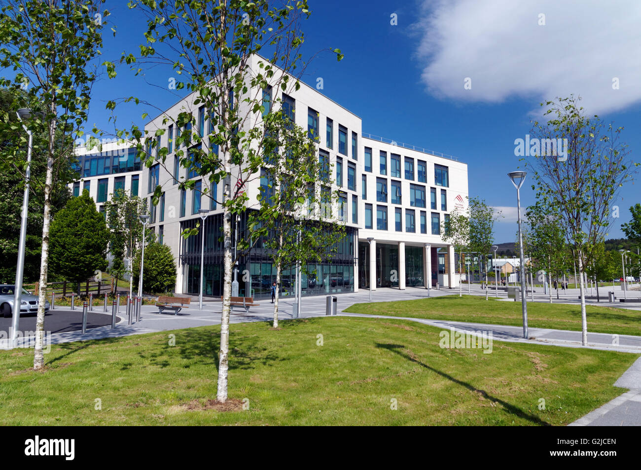 Modern college building hi-res stock photography and images - Alamy