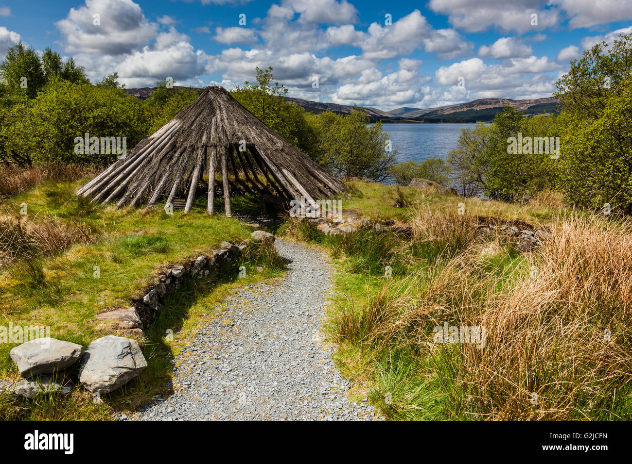 Basic shelter beside Clatteringshaws Loch, Galloway Forest Park, Dumfries and Galloway, Scotland Stock Photo