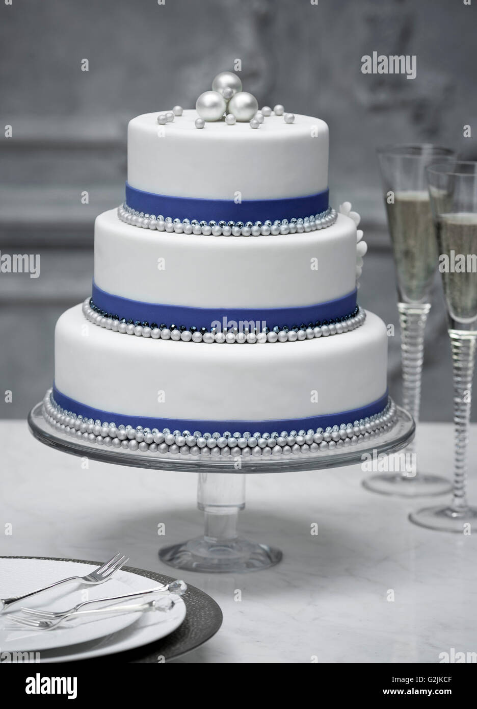 Wedding Cake With Pearl Bands Stock Photo Alamy