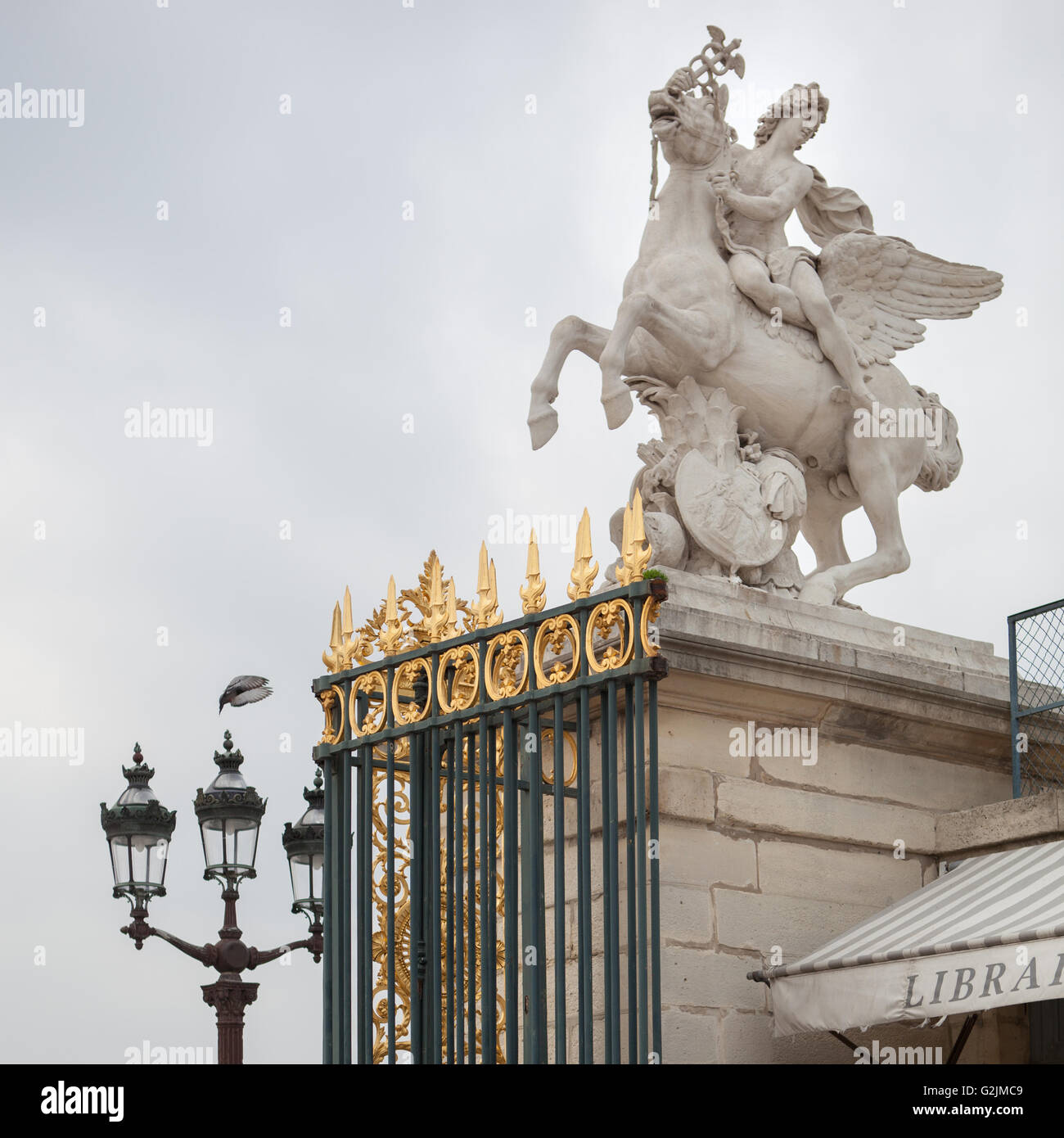 France paris winged horse statue hires stock photography and images