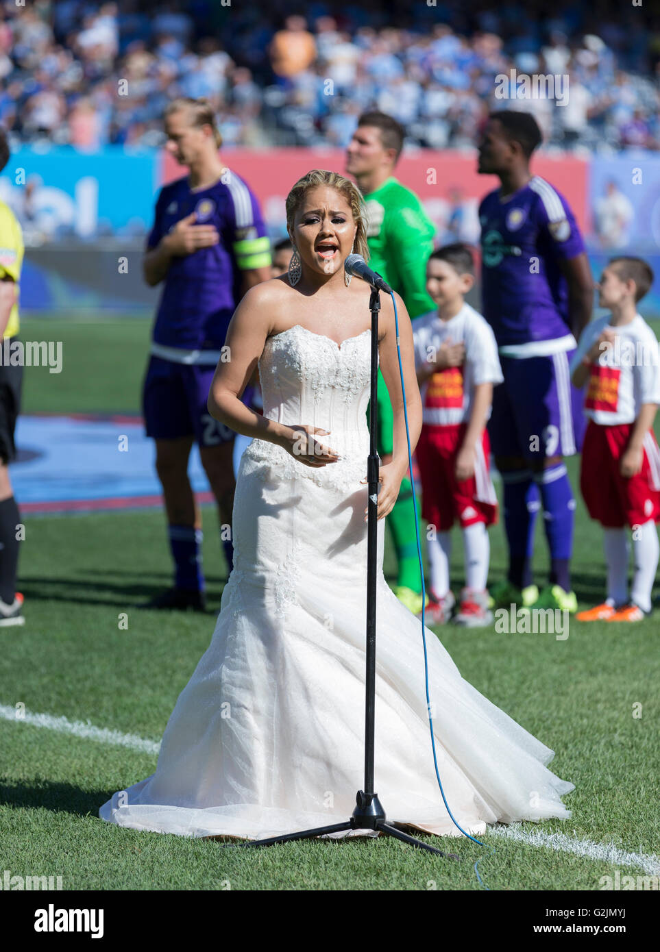 new-york-ny-usa-may-29-2016-kat-deluna-sings-national-anthem