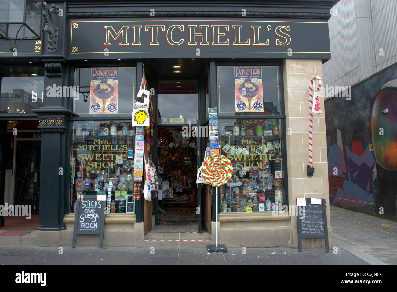 Mitchell's Sweet shop, Glasgow. New Wynd lane Stock Photo