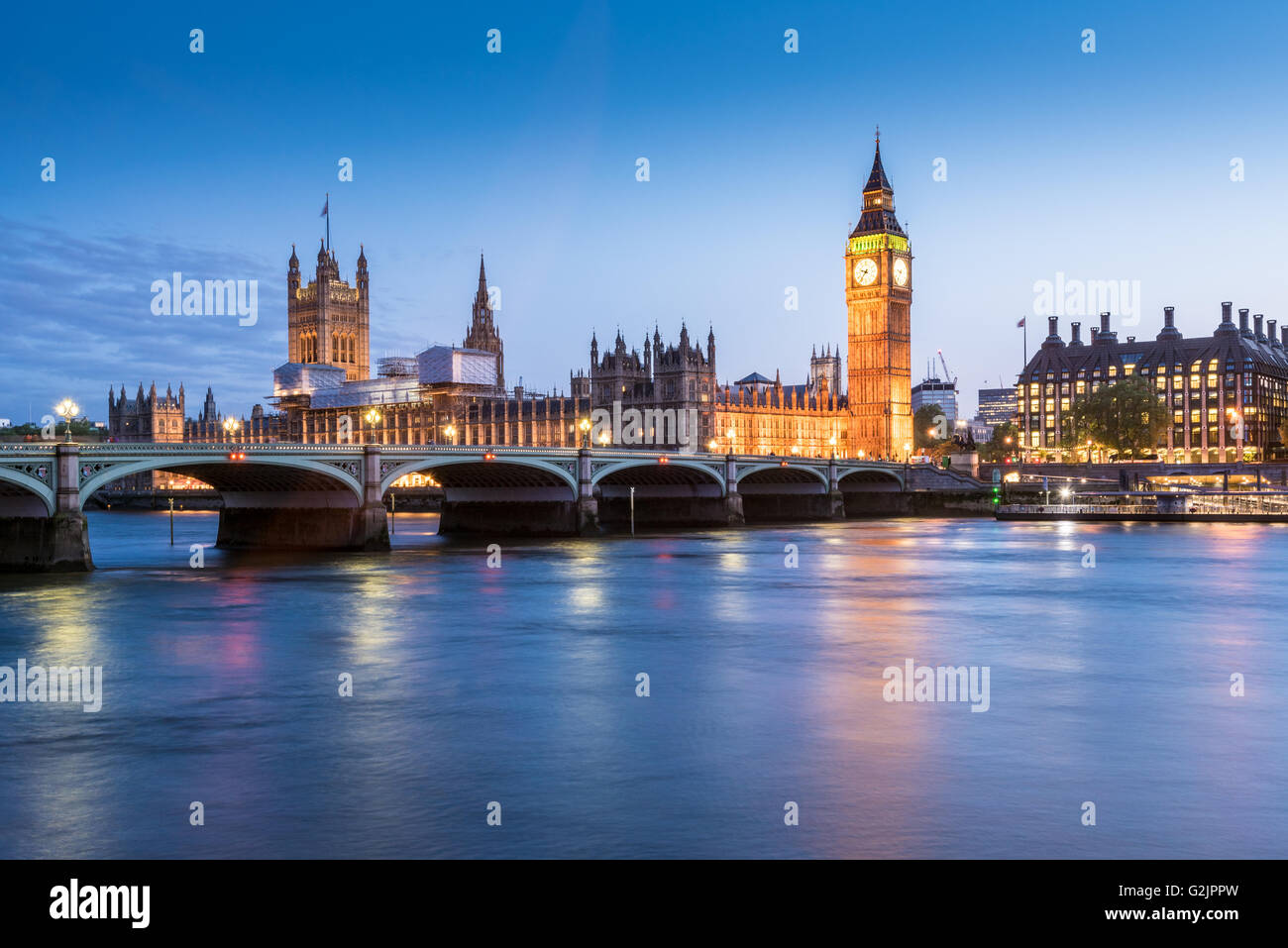 The Houses of Parliament, Big Ben and the River Thames in London, England at dusk Stock Photo