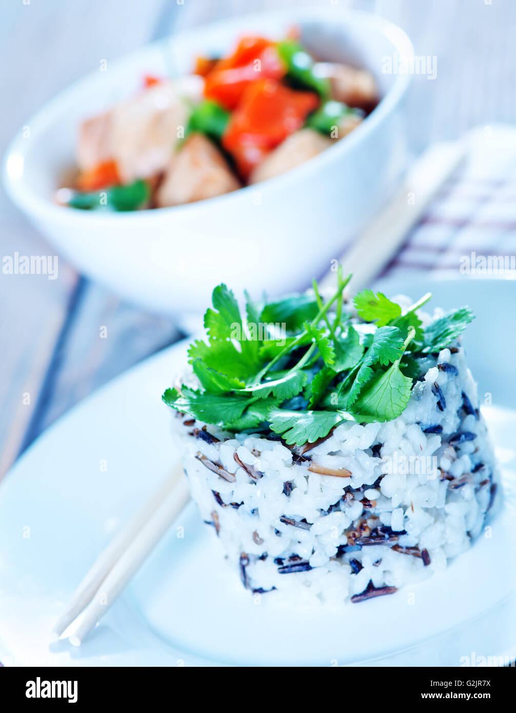 boiled rice on plate and on a table Stock Photo - Alamy