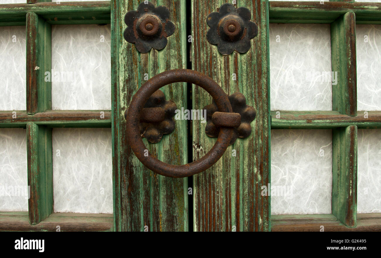 Traditional Korean doors Stock Photo Alamy