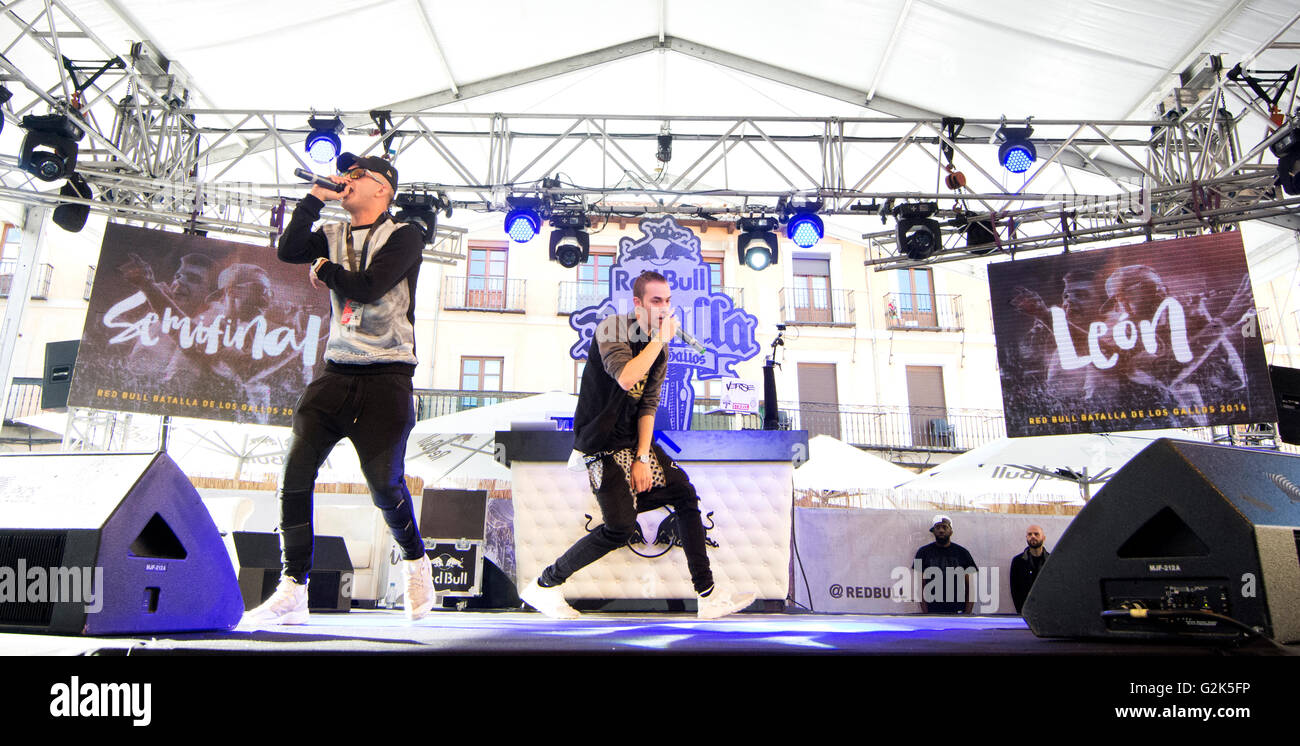 Spanish Rapper 'Arce' sings at freestyle battle 'RedBull Batalla de Los