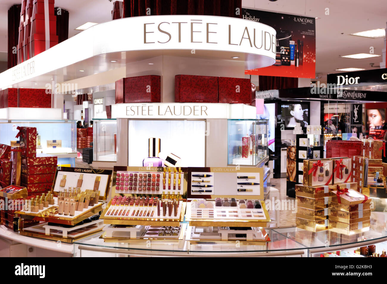 Estee Lauder Store Stock Photos & Estee Lauder Store Stock Images Alamy