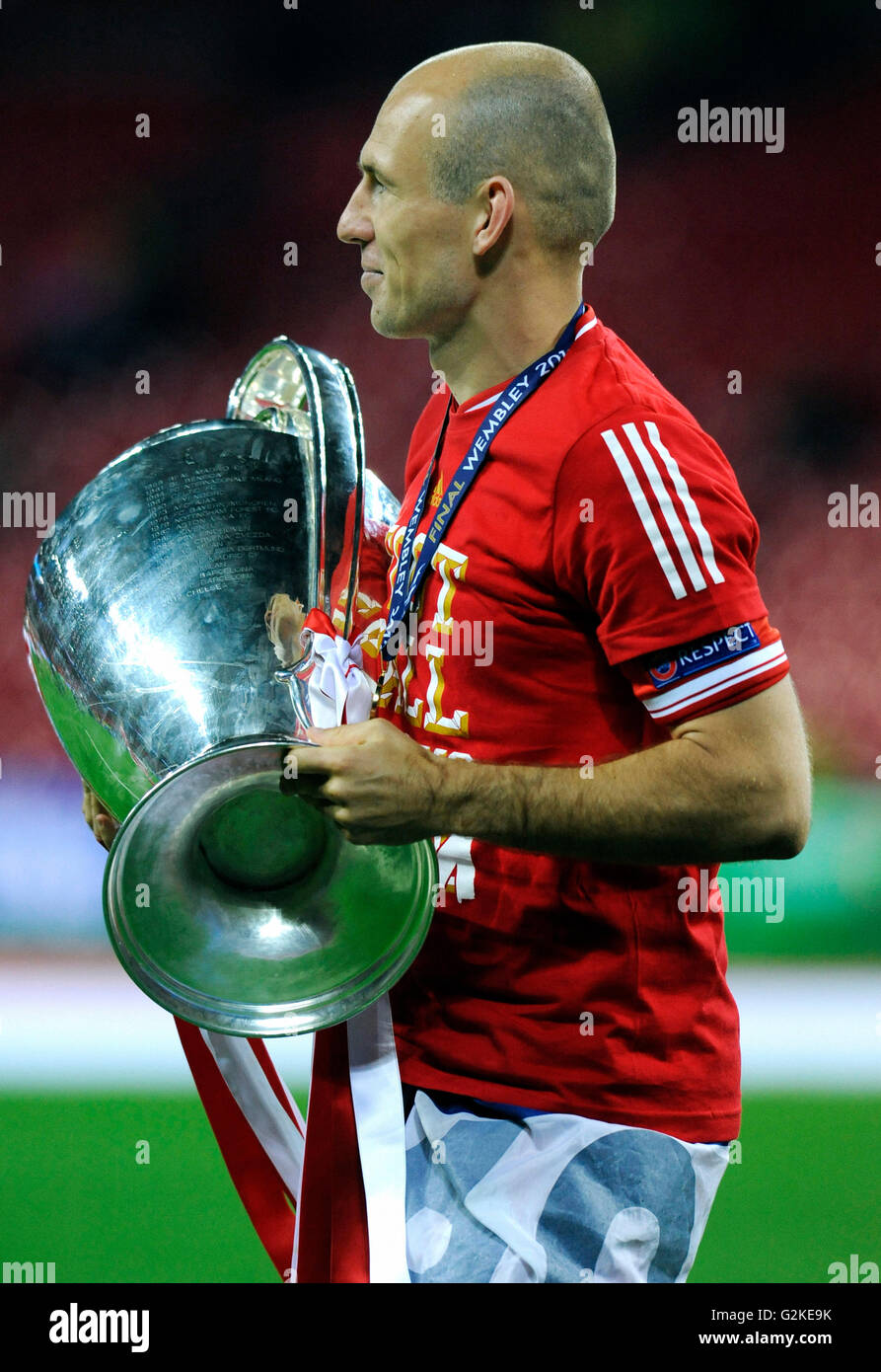 Arjen Robben holding the trophy, UEFA Champions League Final 2013, Borussia Dortmund - FC Bayern Munich, Wembley-Stadium, London Stock Photo