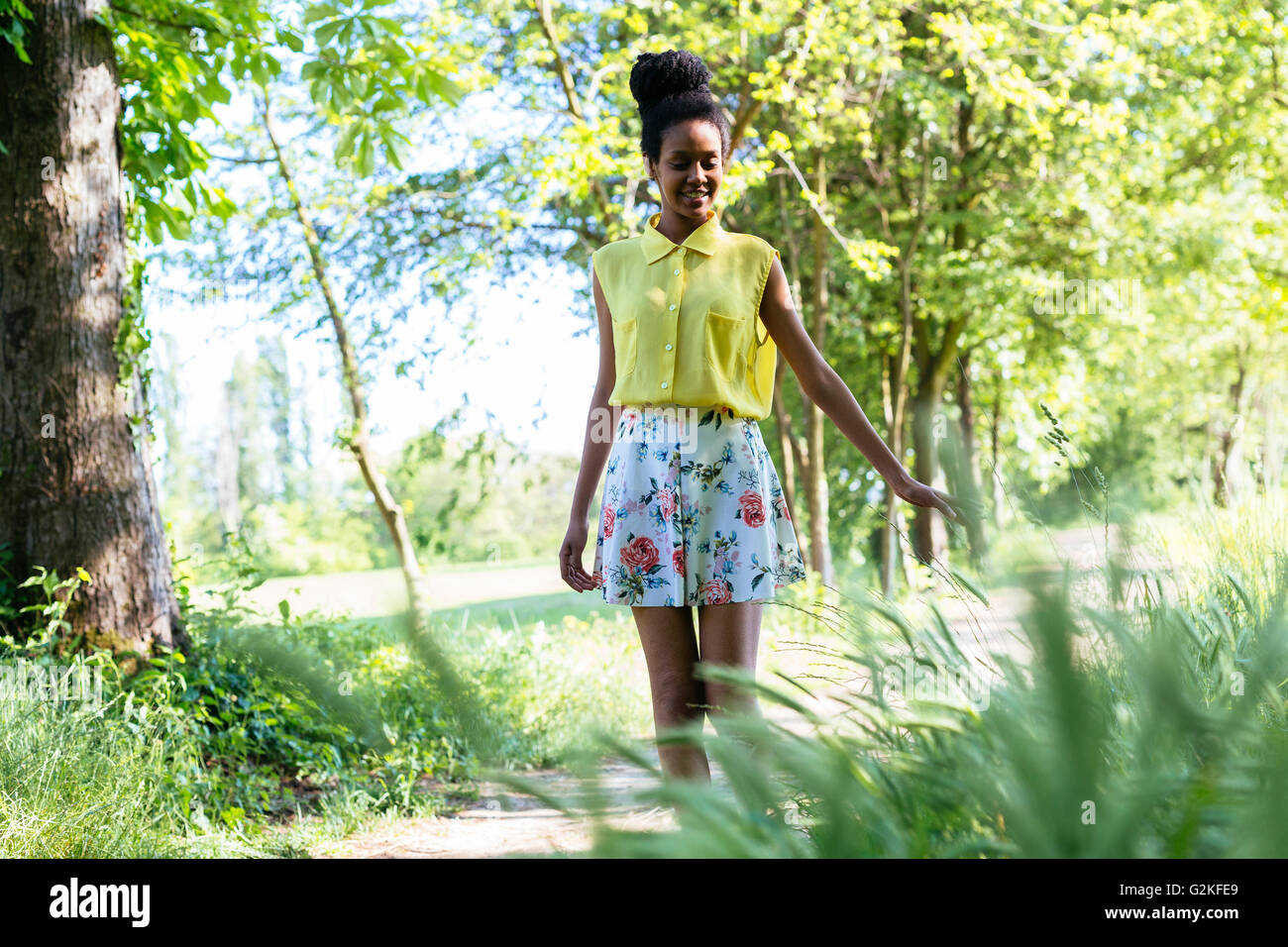 Portrait of smiling young woman in nature Stock Photo - Alamy