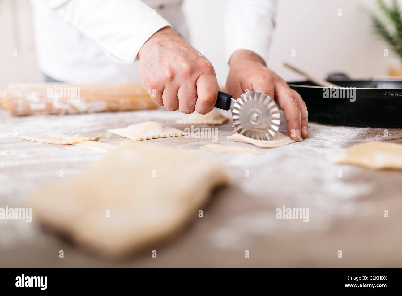 Chef cutting fresh ravioli Stock Photo - Alamy