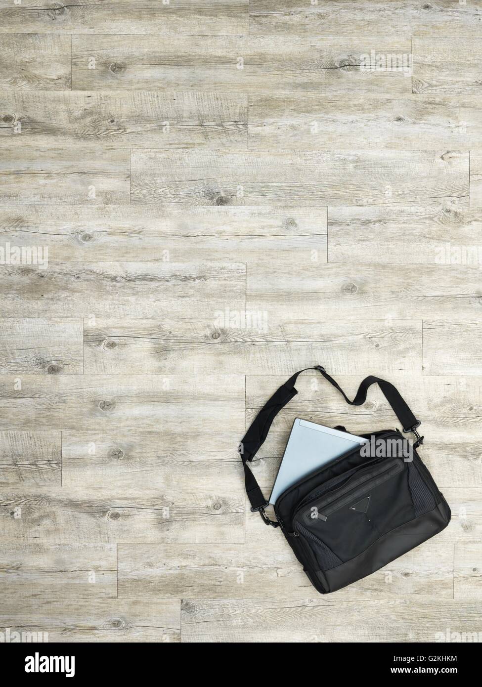 Studio photo laptop shoulder bag hi-res stock photography and images ...