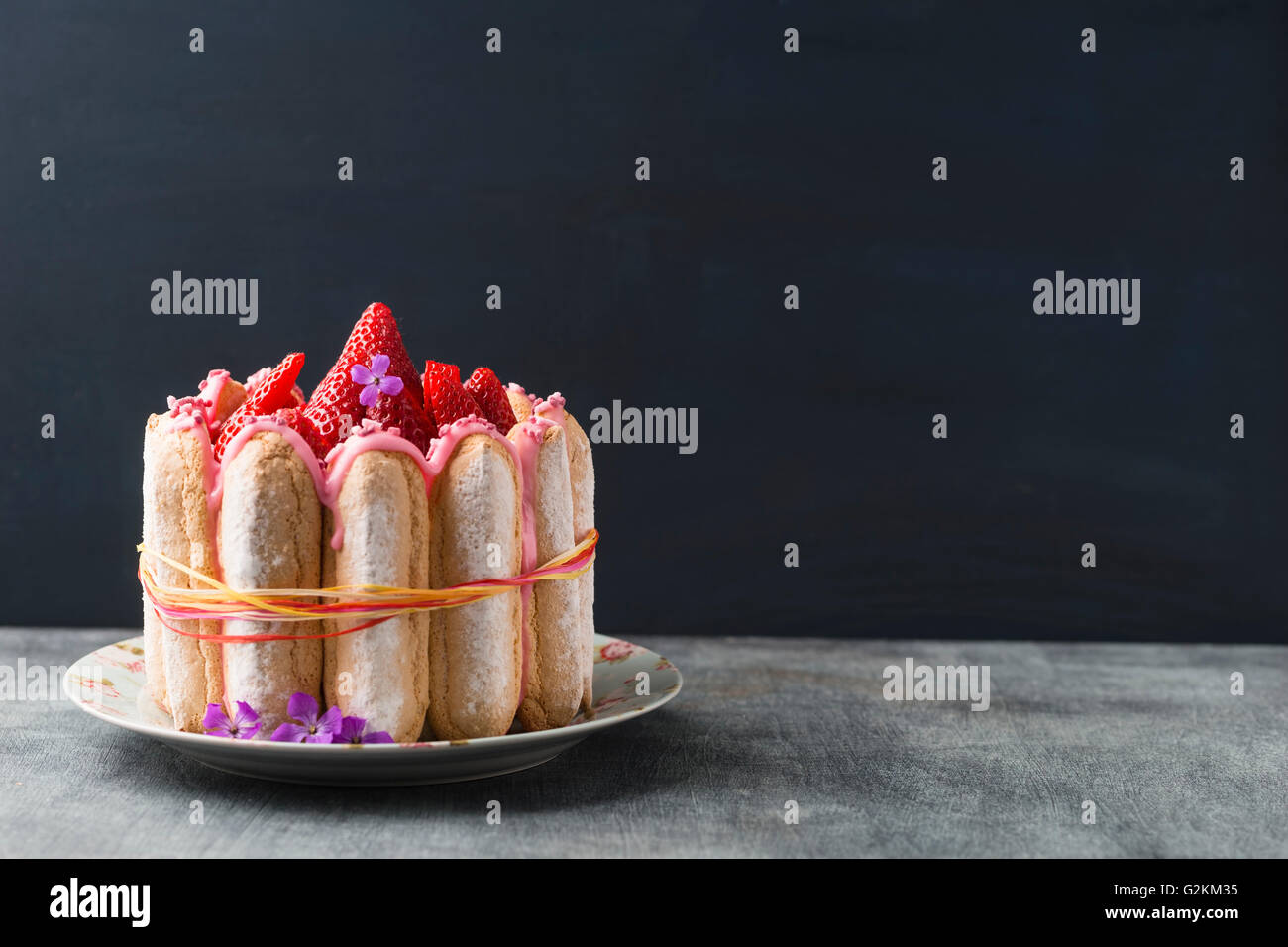 Homemade strawberry cake with ladyfingers Stock Photo Alamy