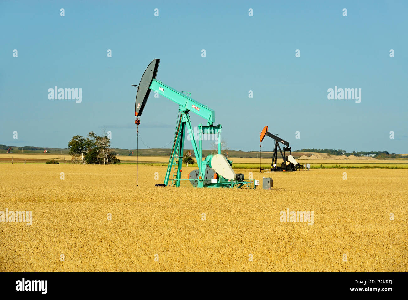Oil pump jacks hires stock photography and images Alamy