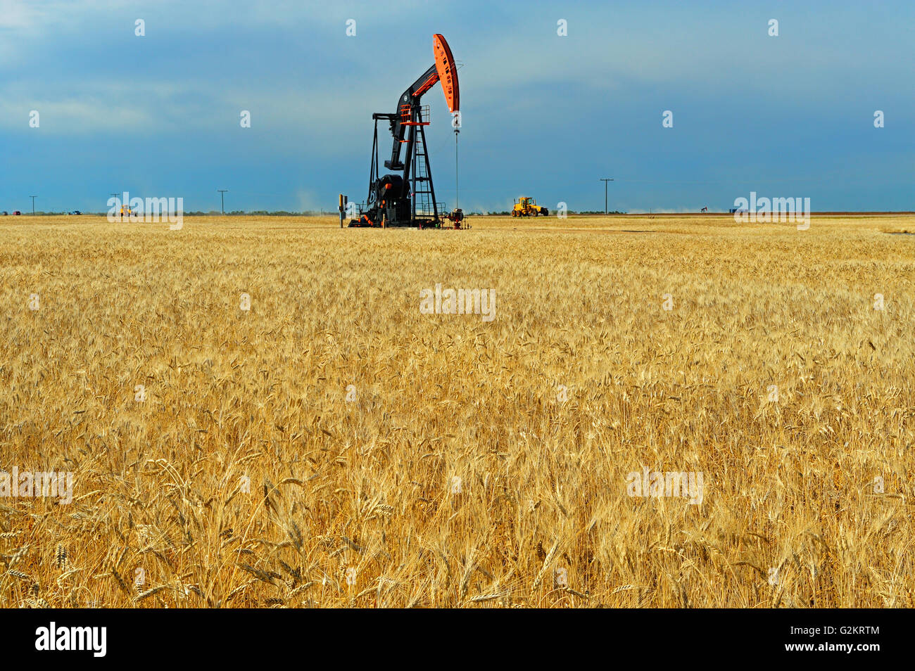 Oil pump jacks hires stock photography and images Alamy