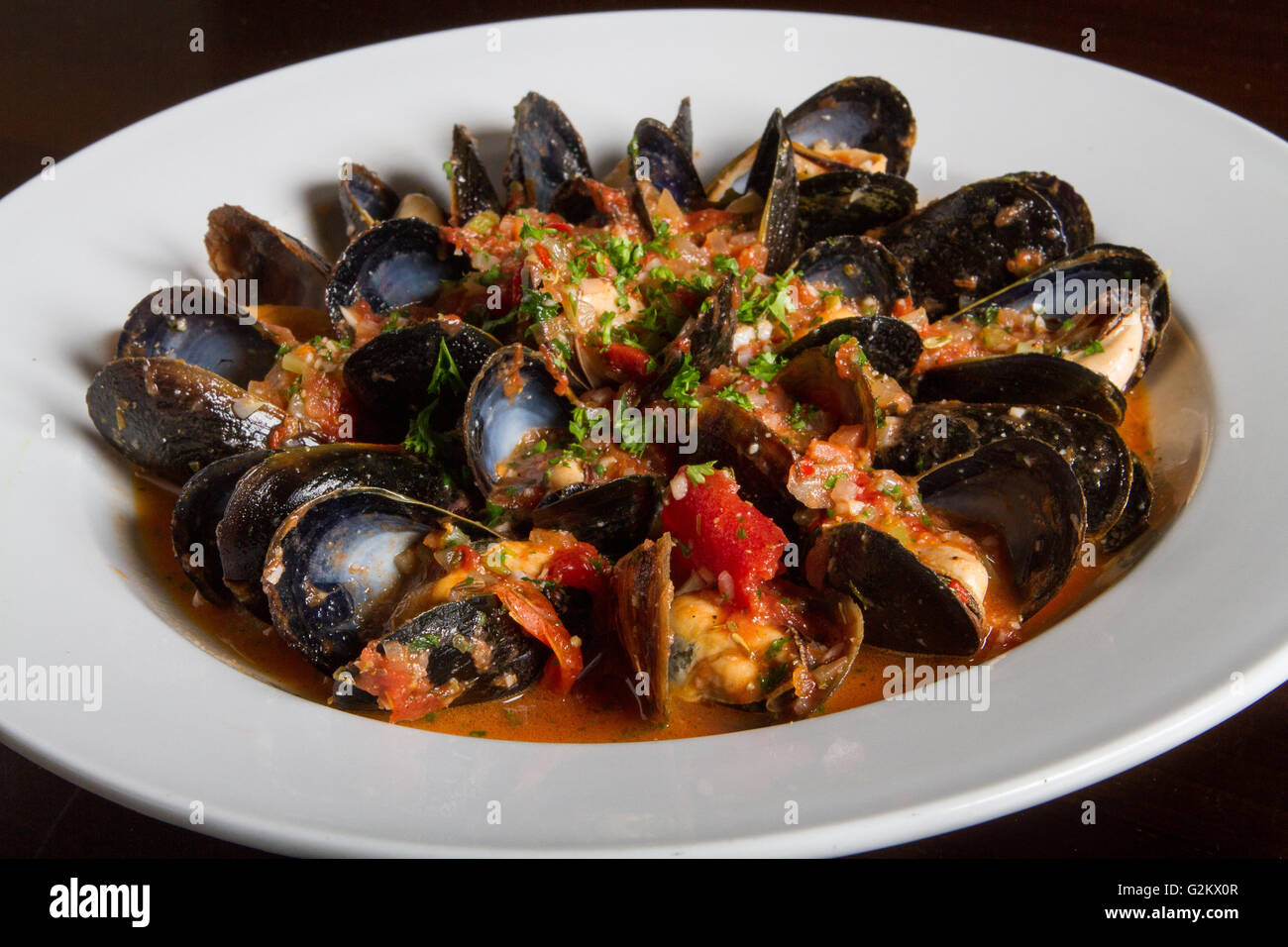 Bowl of Steamed Mussels in Red Sauce Stock Photo Alamy