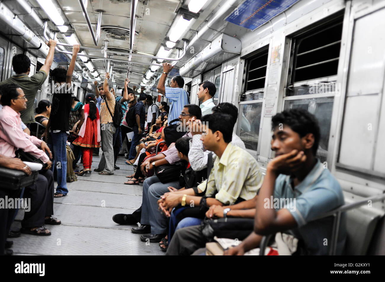 INDIA Kolkata Calcutta, commuter in underground Metro train / INDIEN Kolkata Menschen in der U-Bahn Stock Photo