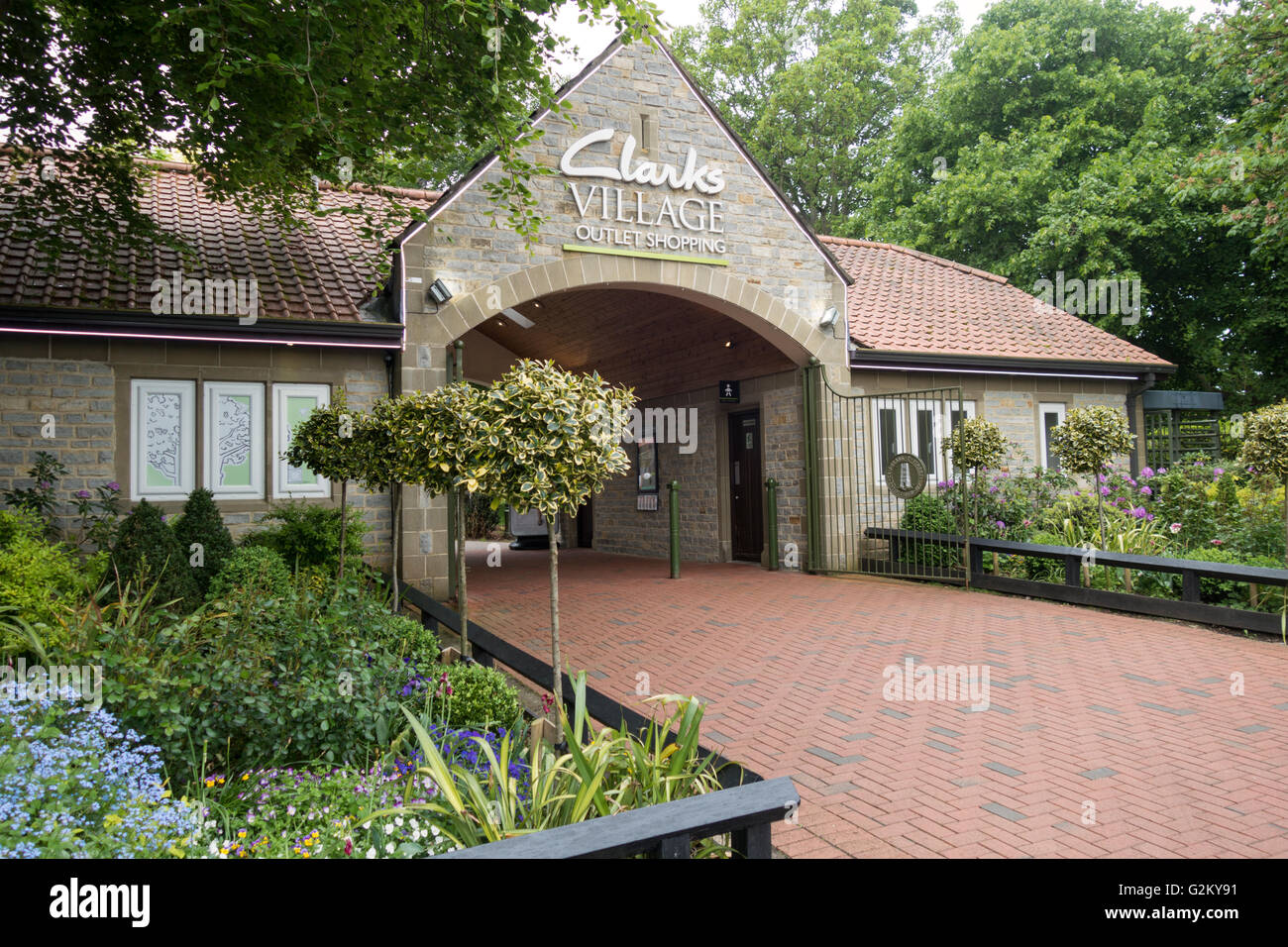 Street somerset uk clarks shopping hi-res stock photography and images -  Alamy