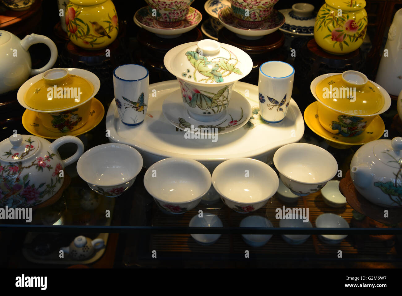 Gift shop hong kong hires stock photography and images Alamy
