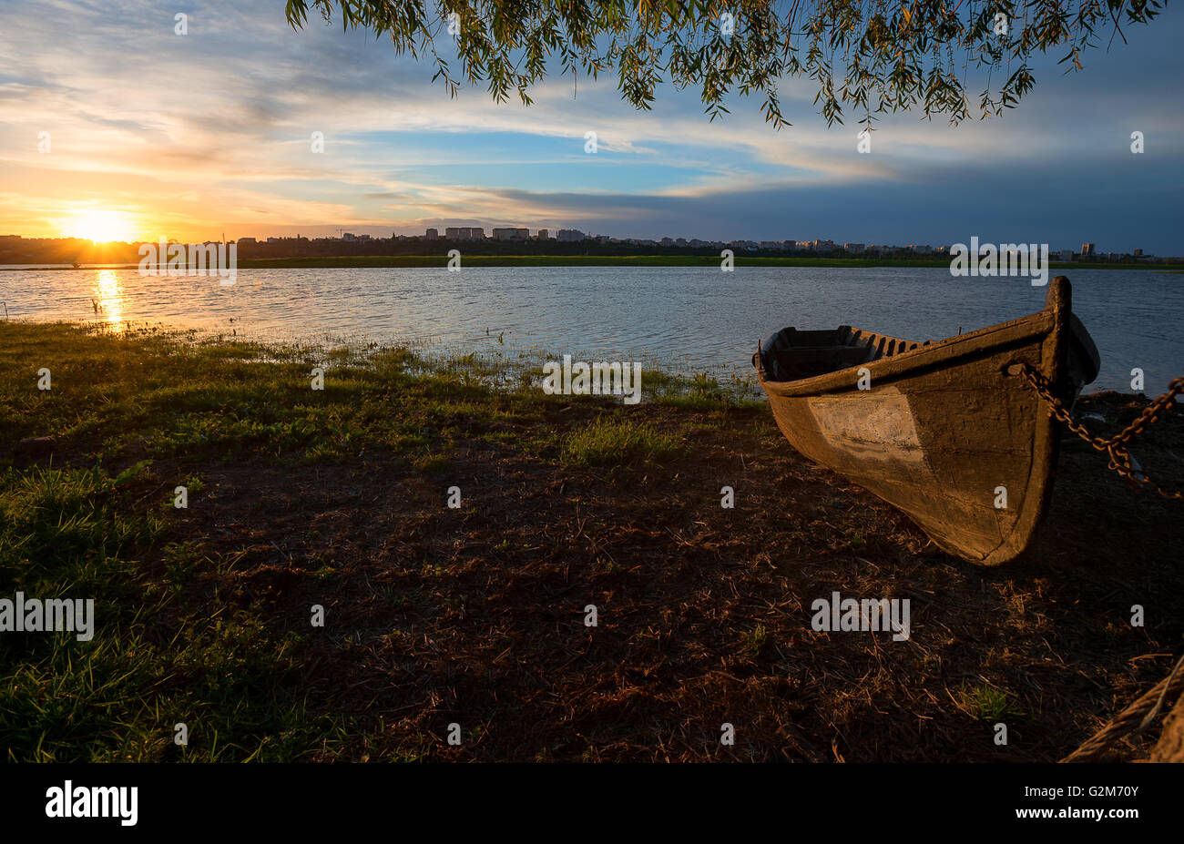 Old boat beach sunset hi-res stock photography and images - Alamy