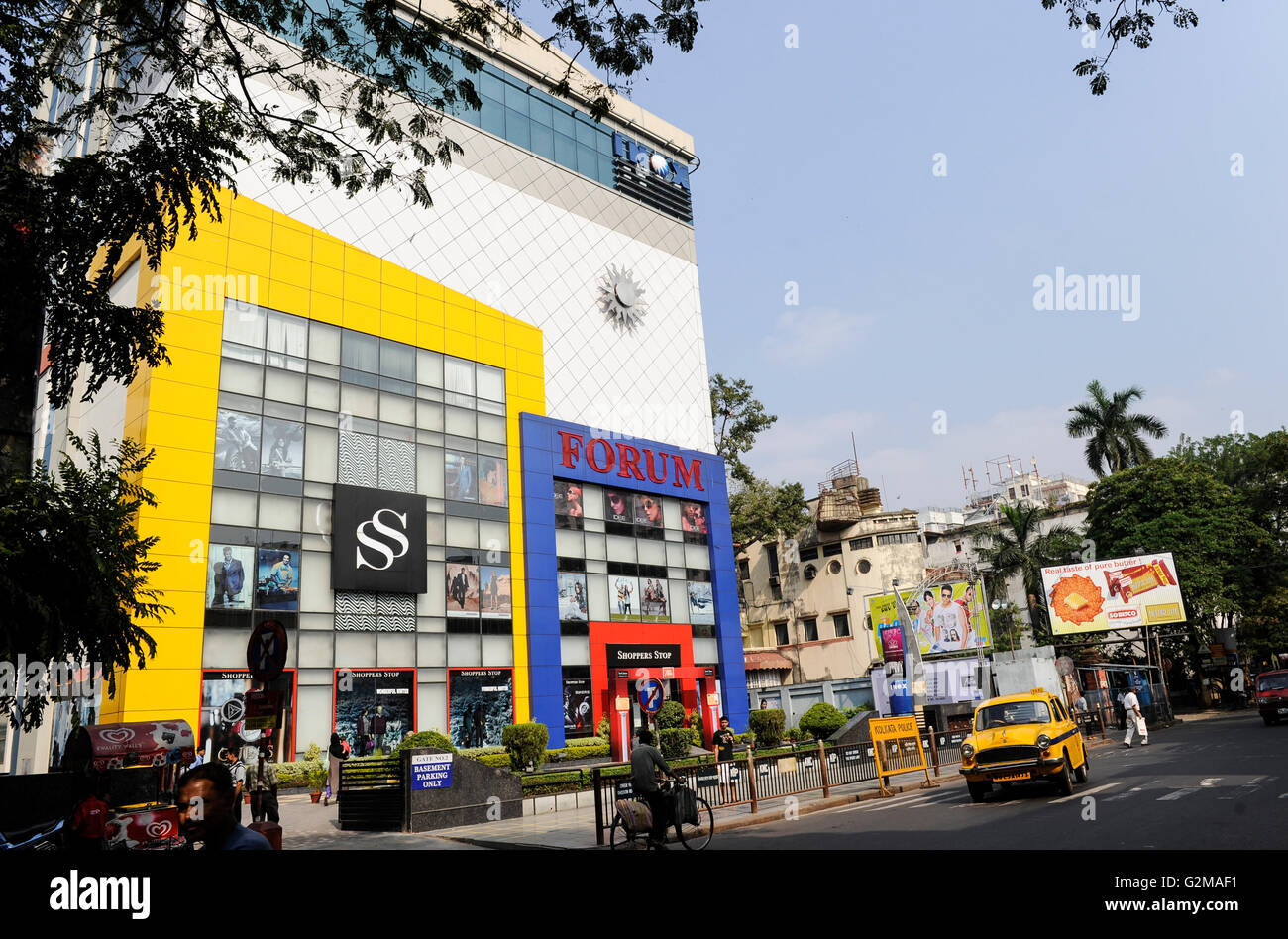 INDIA Westbengal, Kolkata, Forum shopping mall in Elgin Road / INDIEN, Westbengalen, Kolkata, Forum shopping mall in der Elgin Road Stock Photo