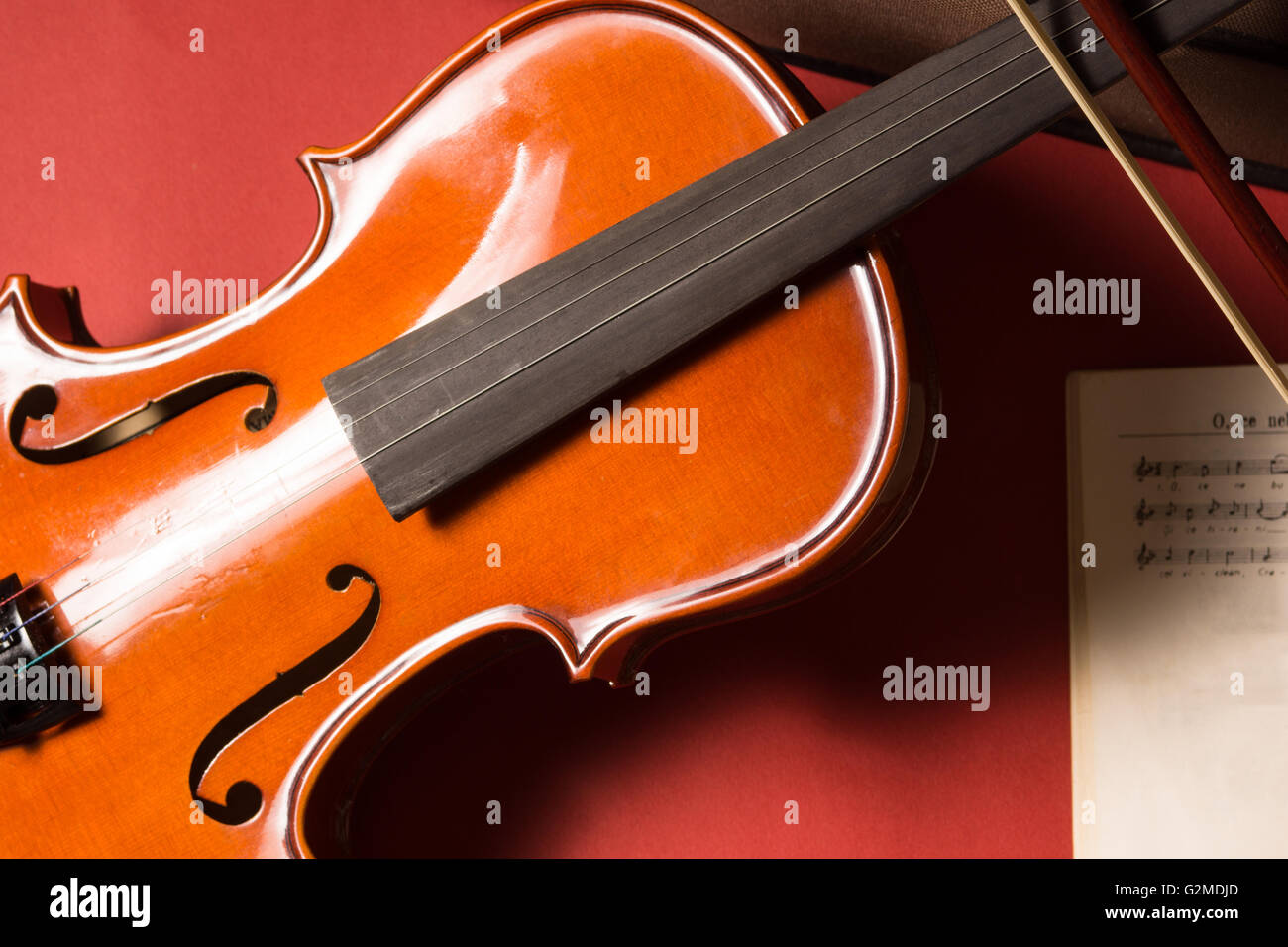 Broken violin hires stock photography and images Alamy