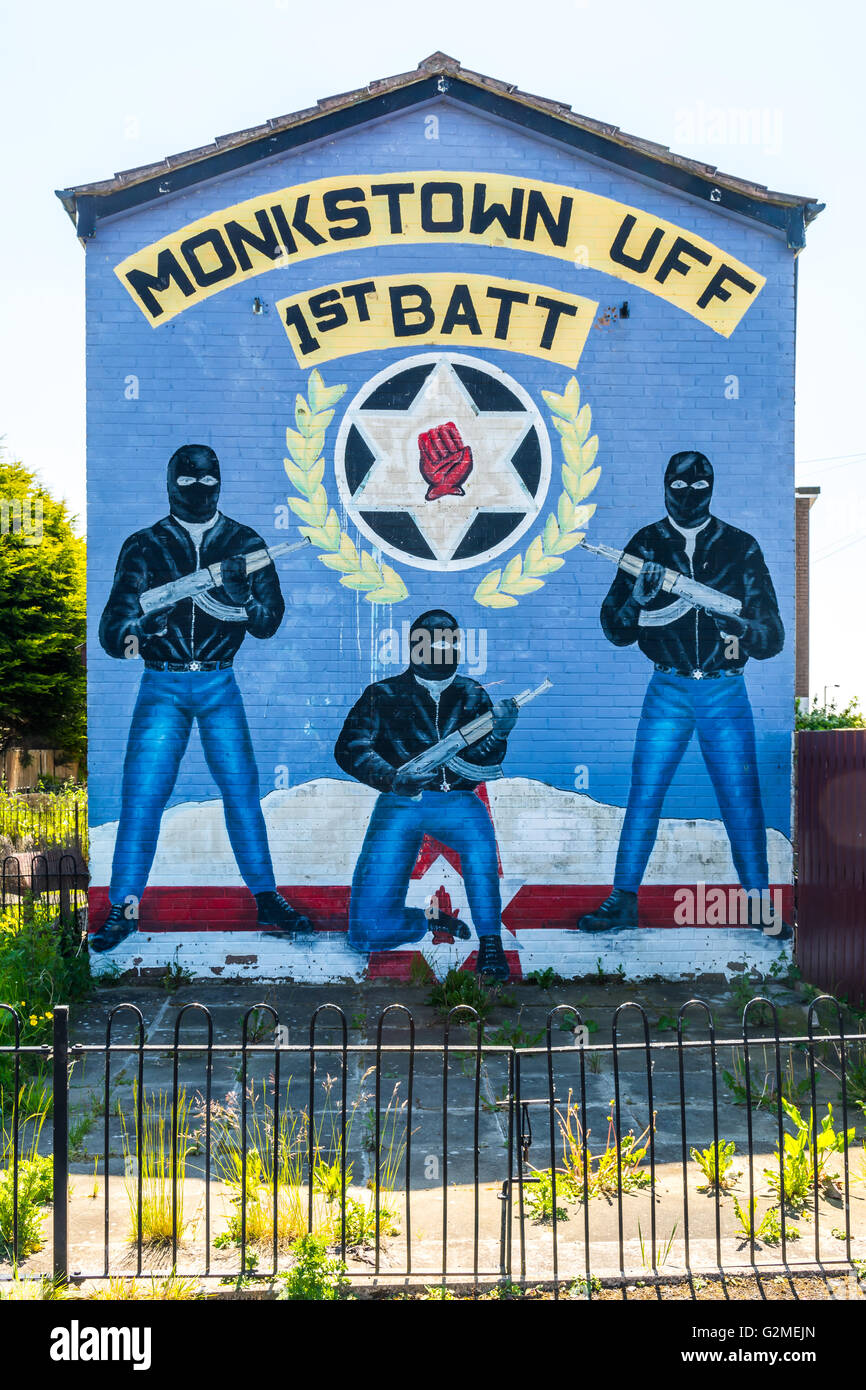 Monkstown 1st Batt loyalist mural depicting masked and armed gunmen from UFF UDA. Stock Photo