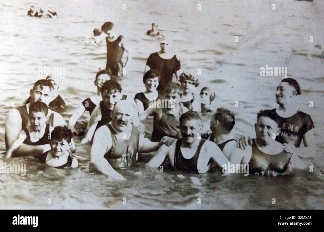 1930s family beach hi-res stock photography and images - Alamy