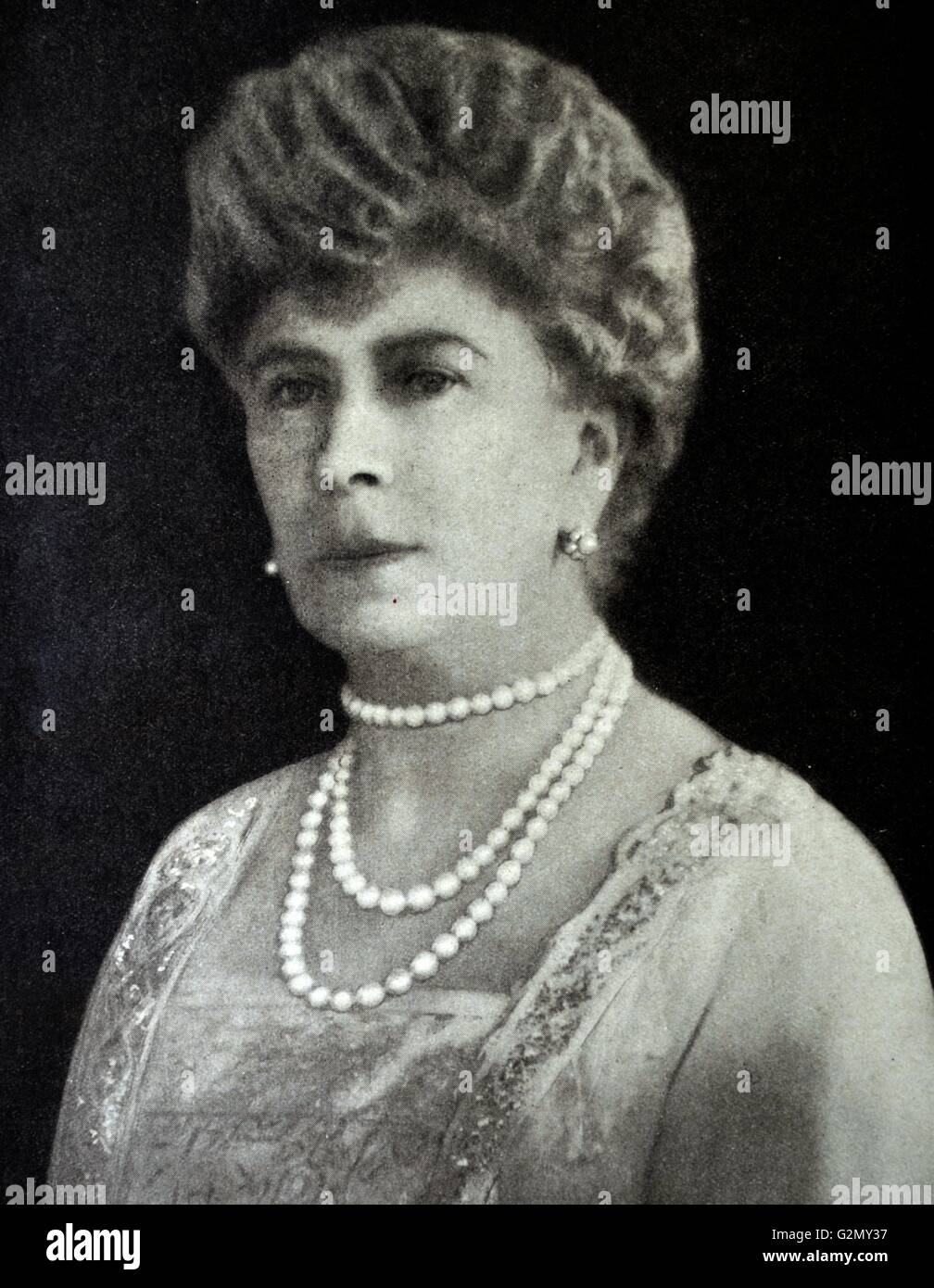 Formal portrait of Queen Mary of Great Britain. Mary of Teck Queen
