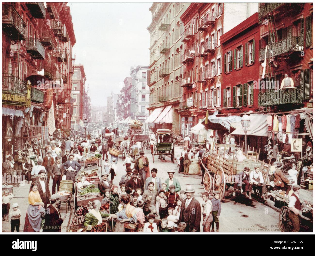 Italian immigrants shown in a crowded scene in Mulberry Street, Little Italy, new York; Manhattan, circa 1900 Stock Photo