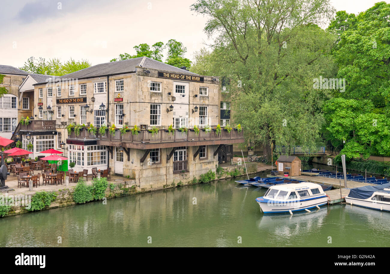 OXFORD CITY HEAD OF THE RIVER PUBLIC HOUSE ON THE RIVER THAMES FROM