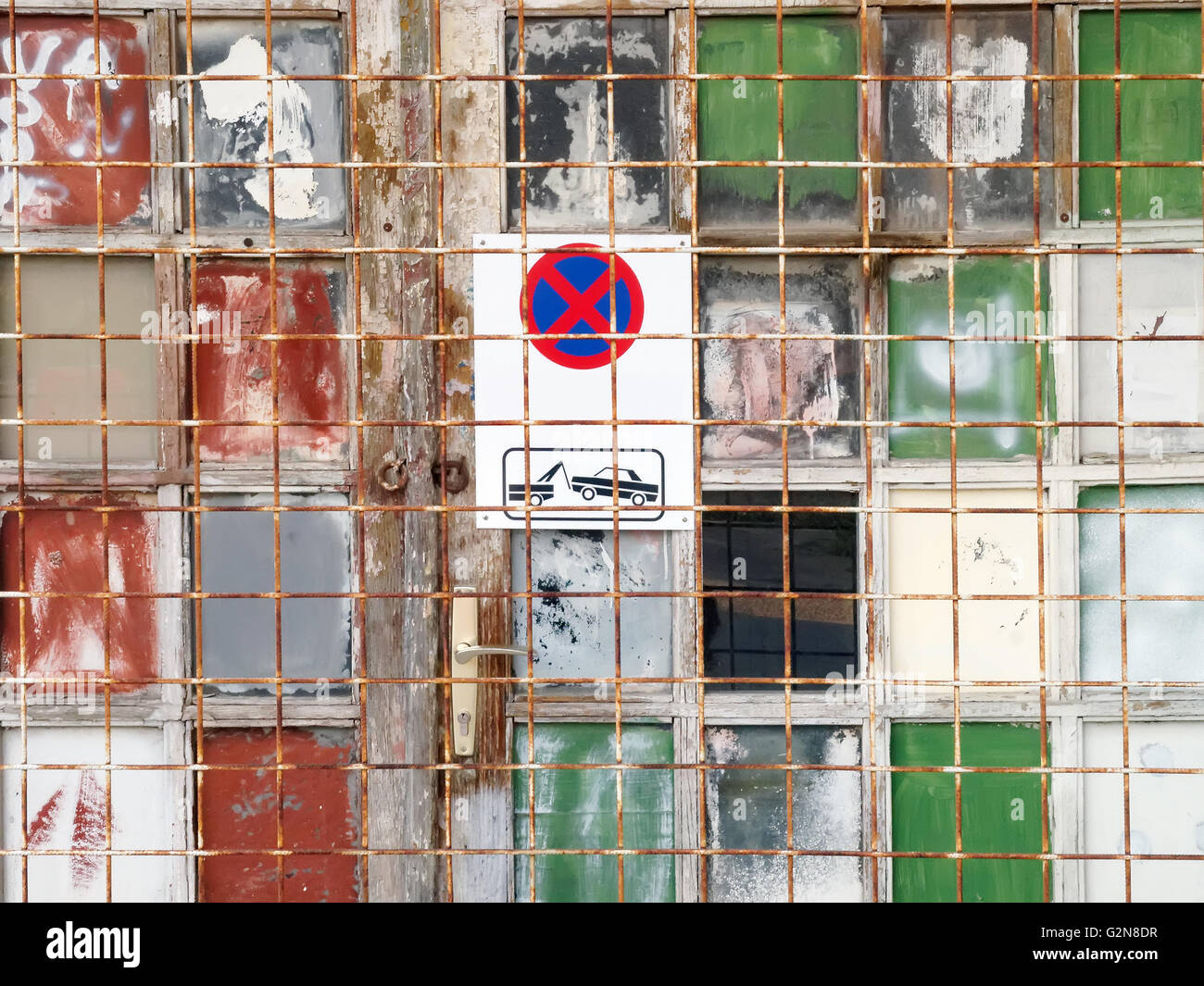 Old no parking sign hi-res stock photography and images - Alamy