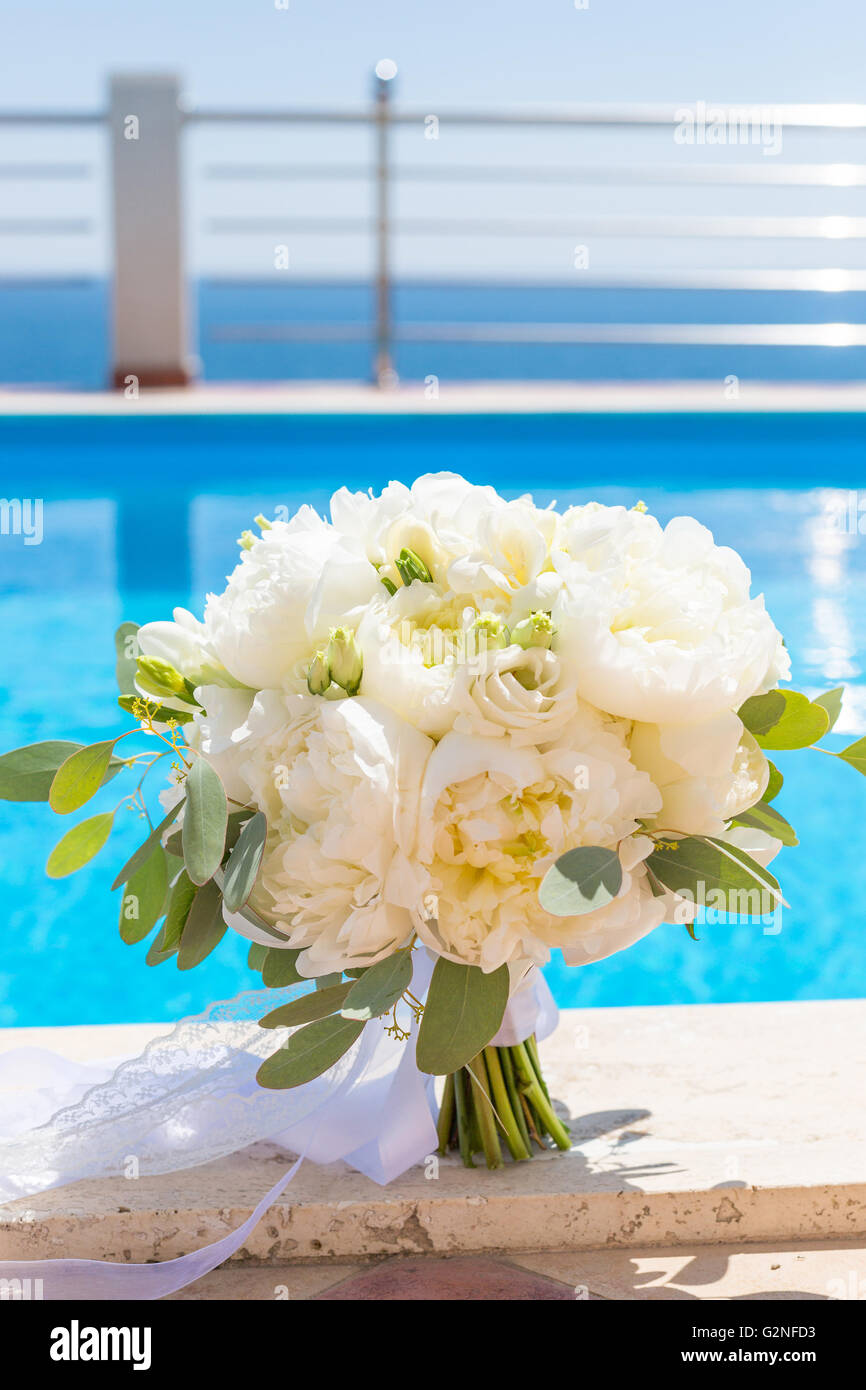 bridal bouquet of white peonies Stock Photo - Alamy