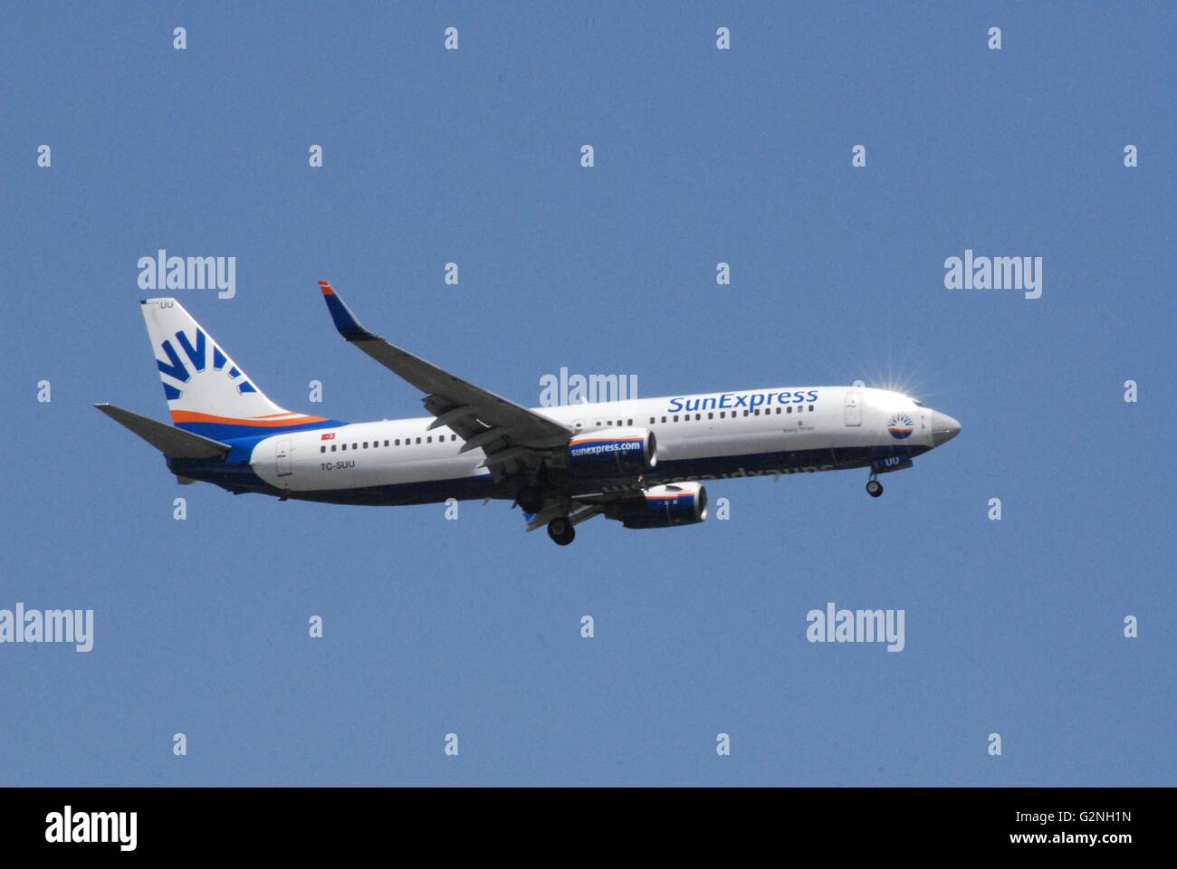 Sun Express Boeing 737-800 aircraft during the approach to Adnan Menderes International Airport Stock Photo