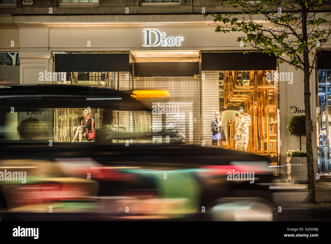 Sculptivate windows Dior 31 Sloane St London SW1X 9NR dior store london high fashio dior windows Stock Photo Alamy