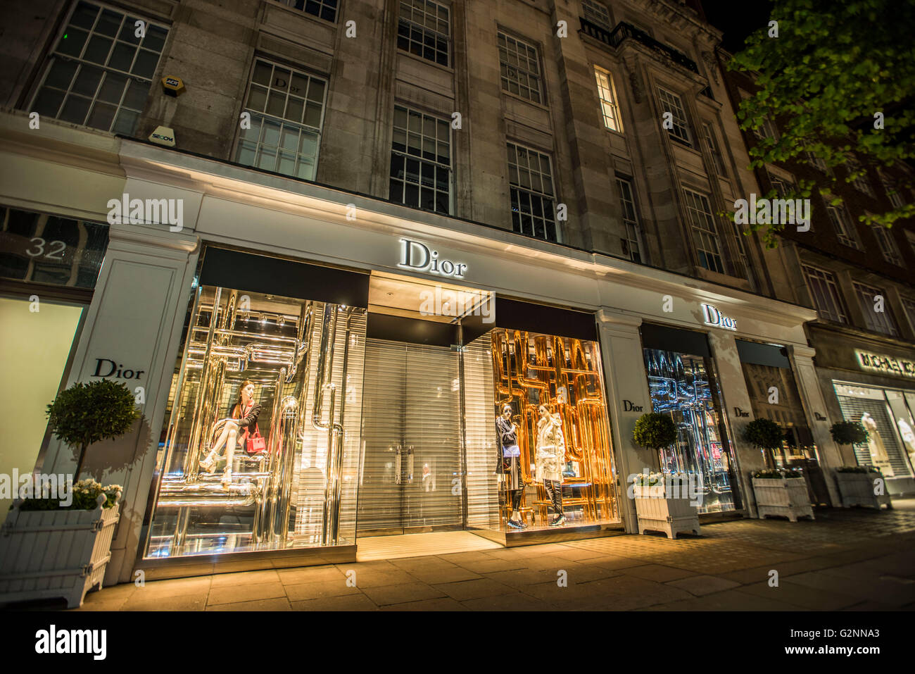 Sculptivate windows @ Dior . 31 Sloane St, London SW1X 9NR dior store ...