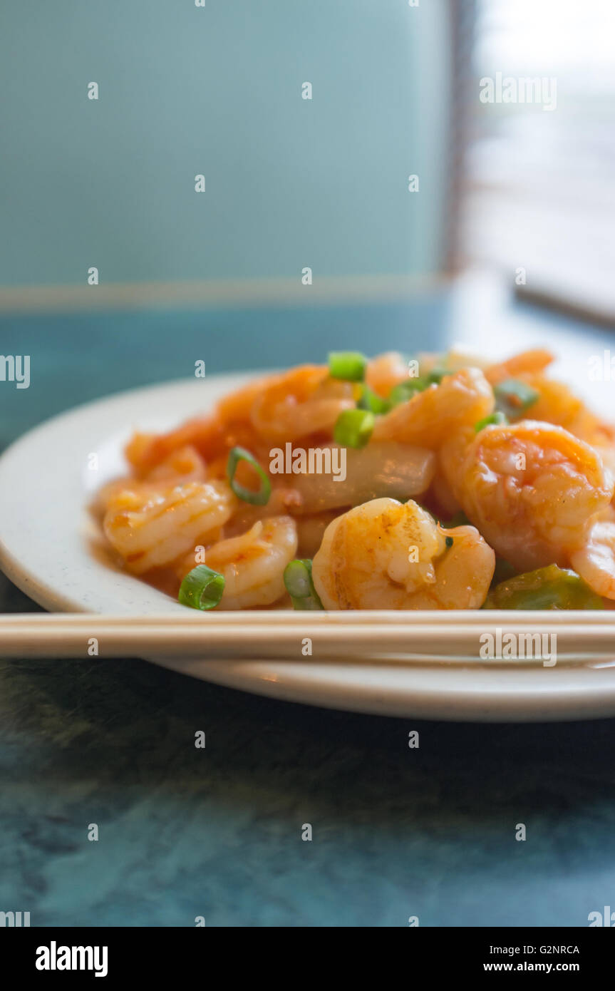 Chinese hot and spicy szechuan shrimp with green onions Stock Photo - Alamy