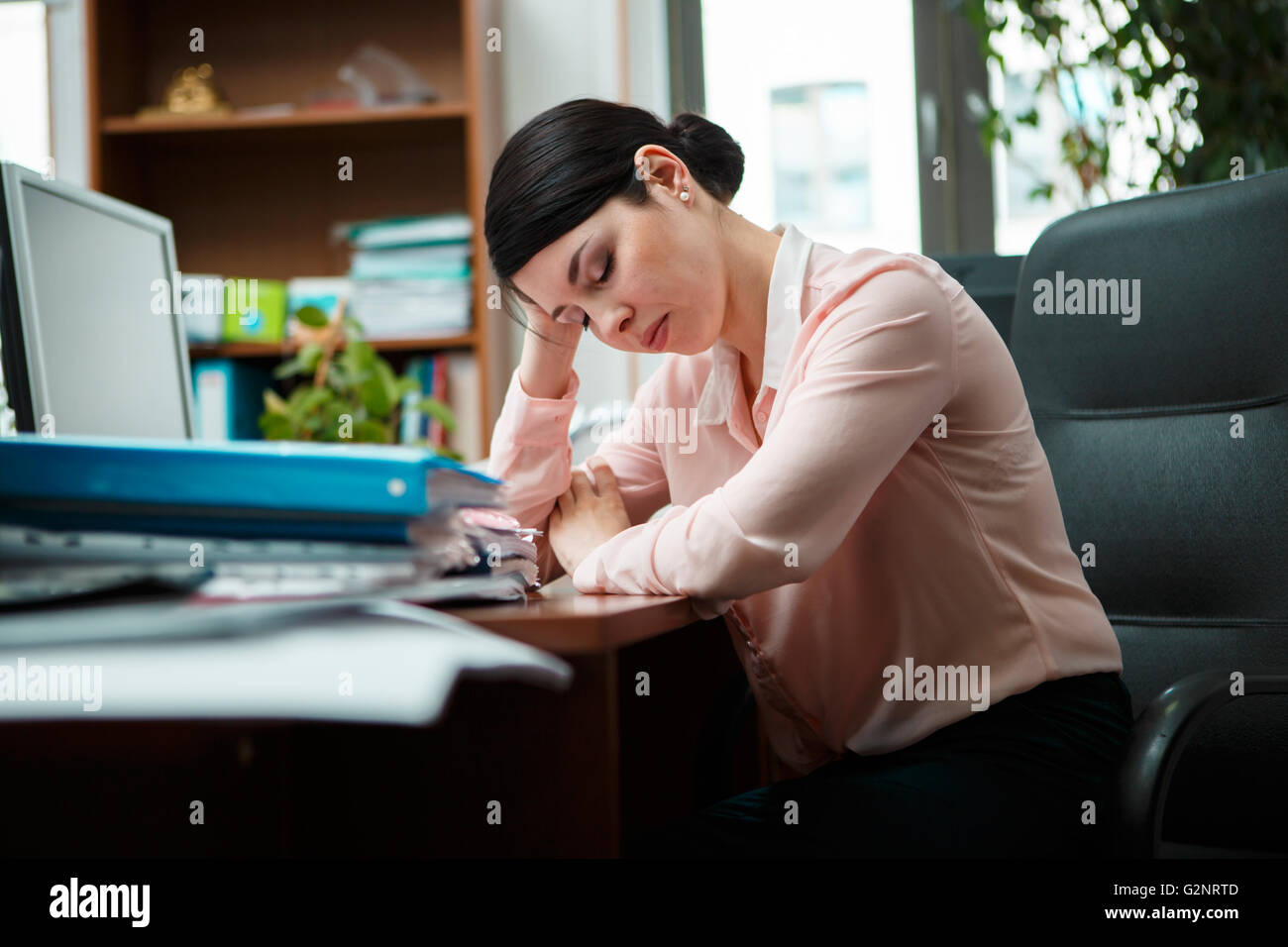 Tired businesswoman sleeping on the desk Stock Photo - Alamy