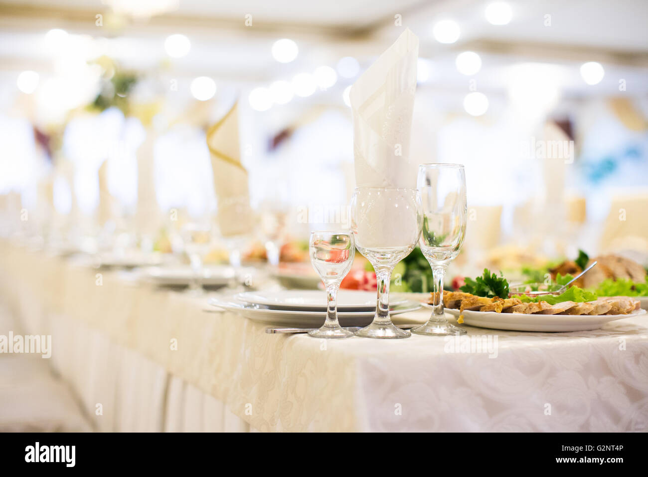 Banquet wedding table setting on evening reception Stock Photo - Alamy