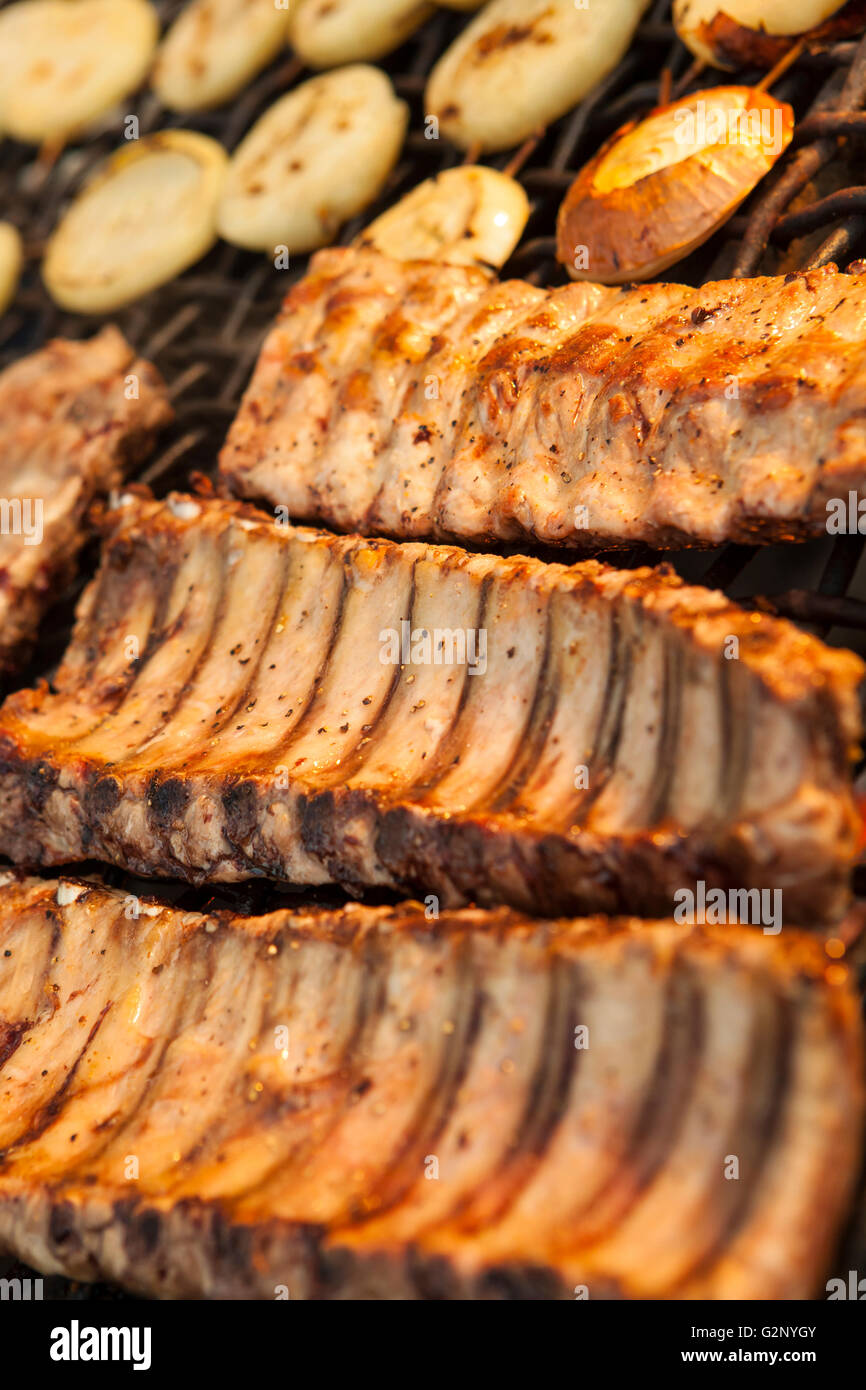 beef ribs and onions grilling, BBQ Bootcamp, Alisal Guest Ranch, Solvang, California Stock Photo