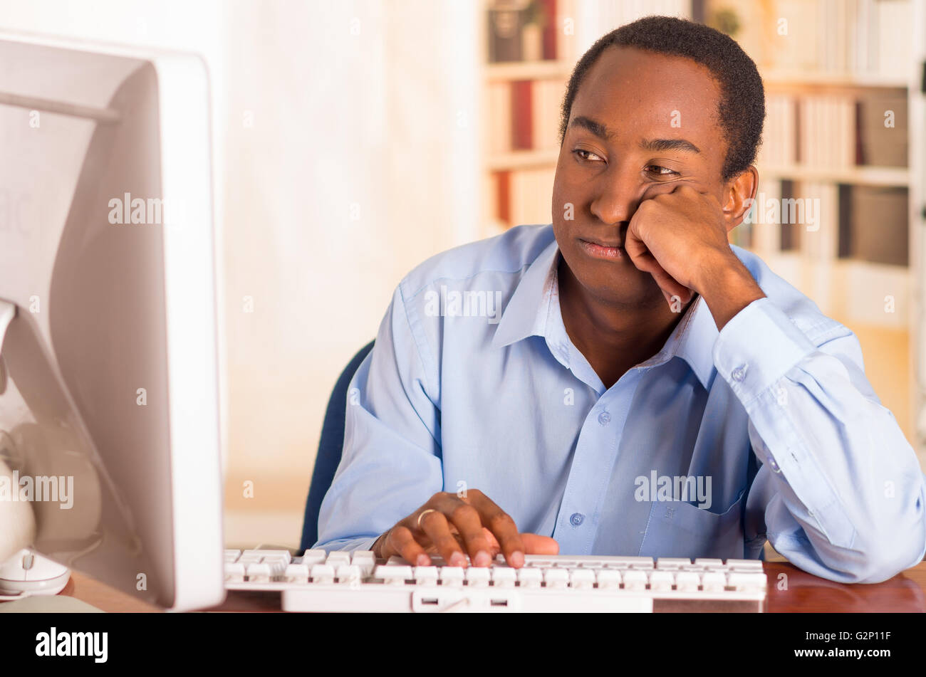 Man dark skin sitting desk hi-res stock photography and images - Alamy